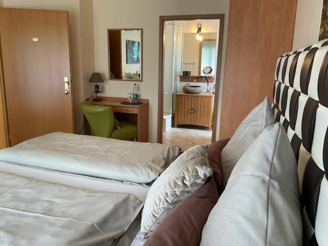 Zu Jeddelohs Lodge Hotel 글라덴바흐 외부 사진